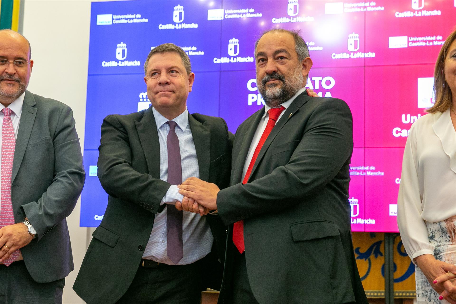 La UCLM blinda su financiación a 5 años con más de 1.000 millones que permitirán congelar tasas y crear 5 titulaciones La UCLM blinda su financiación a 5 años con más de 1.000 millones que permitirán congelar tasas y crear 5 titulaciones