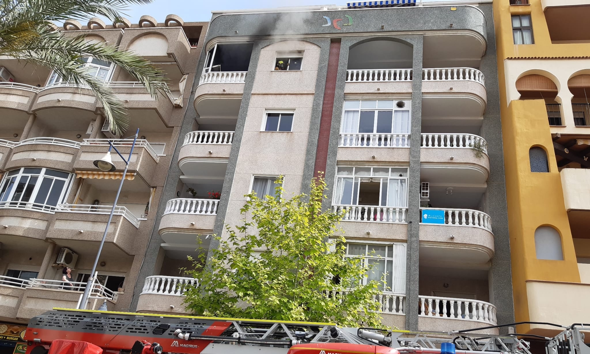Un incendio en una vivienda de Torrevieja causa la muerte de un anciano de 89 años Un incendio en una vivienda de Torrevieja causa la muerte de un anciano de 89 años
