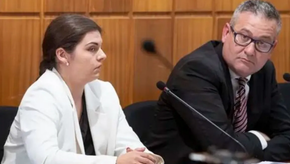 Condenan a 15 años de prisión a la acusada de matar a su bebé tras el parto en Yecla Condenan a 15 años de prisión a la acusada de matar a su bebé tras el parto en Yecla