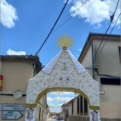 Arco de flores de la Virgen de Bernardos Arco de flores de la Virgen de Bernardos