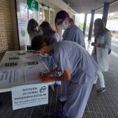 CSIF instala en el Hospital General una mesa de recogida de firmas para implantar la Enfermería Escolar 