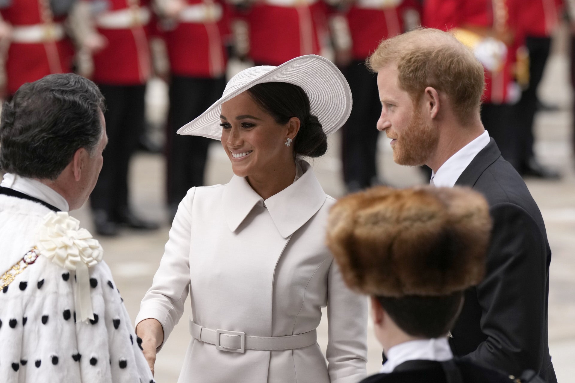 Meghan Markle y el príncipe Harry reaparecen entre una gran expectación en la misa en honor a Isabel II Meghan Markle y el príncipe Harry reaparecen entre una gran expectación en la misa en honor a Isabel II