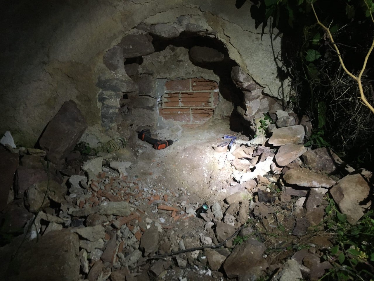 Detienen ‘in fraganti’ a tres ladrones que intentaban robar una sucursal bancaria en Benicàssim Detienen ‘in fraganti’ a tres ladrones que intentaban robar una sucursal bancaria en Benicàssim