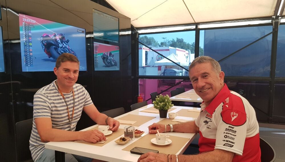 Jorge Martínez 'Aspar' y Óscar Langa durante la entrevista Jorge Martínez 'Aspar' y Óscar Langa durante la entrevista