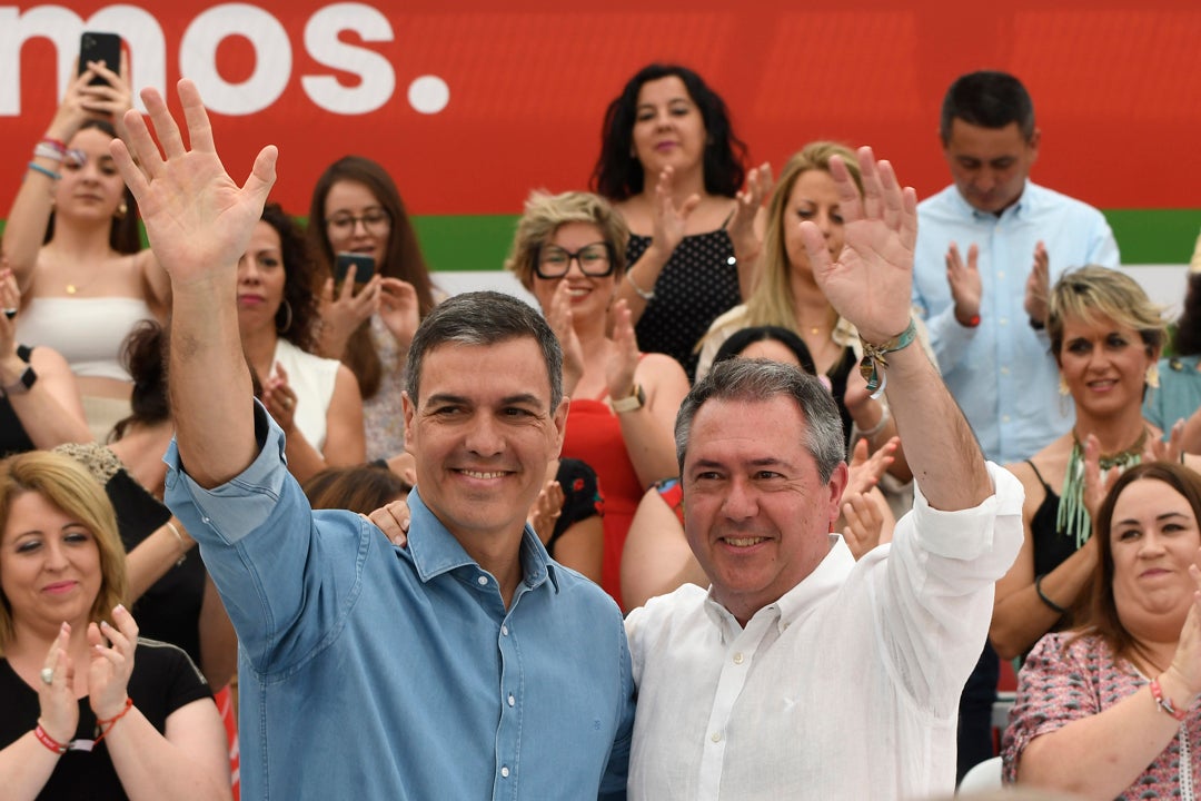 Pedro Sánchez pide no caer en la trampa de PP y Vox, que tratan de "abrumar España con ruido y crispación" Pedro Sánchez pide no caer en la trampa de PP y Vox, que tratan de "abrumar España con ruido y crispación"