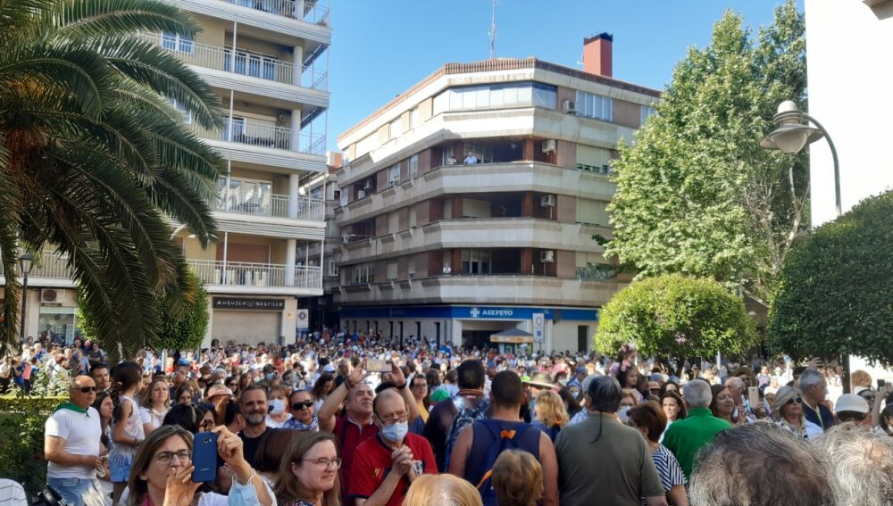 Gran afluencia de personas a la salida de la Virgen en San Pedro