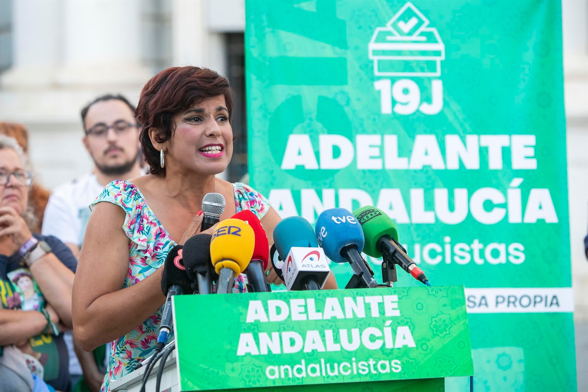 Teresa Rodríguez: "Me siento aliviada por no tener que pasear a mi líder nacional" Teresa Rodríguez: "Me siento aliviada por no tener que pasear a mi líder nacional"