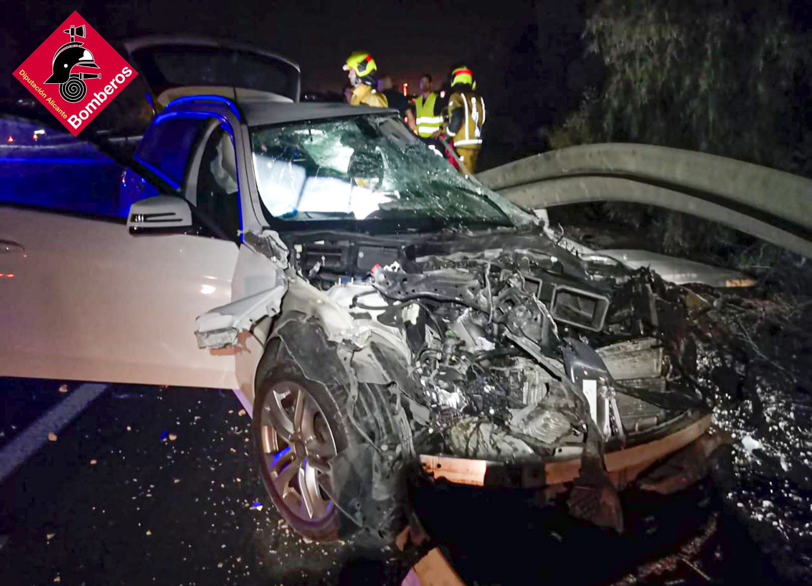 Dos heridos leves tras una colisión en la AP-7 a la altura de La Vila Joiosa Dos heridos leves tras una colisión en la AP-7 a la altura de La Vila Joiosa