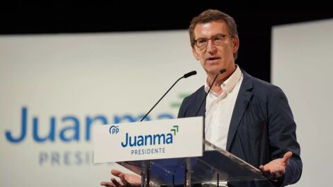 El presidente del PP, Alberto N&uacute;&ntilde;ez Feij&oacute;o, en un mitin en Estepona