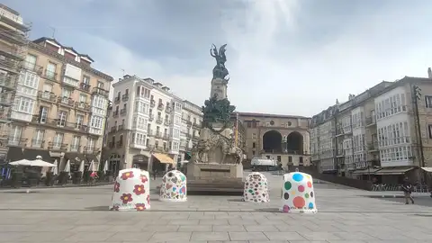 Contenedores de Vidrio en la Virgen Blanca Contenedores de Vidrio en la Virgen Blanca
