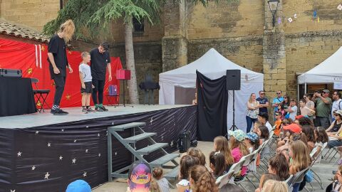 Una de las actuaciones del Festival Orés Mágico Una de las actuaciones del Festival Orés Mágico