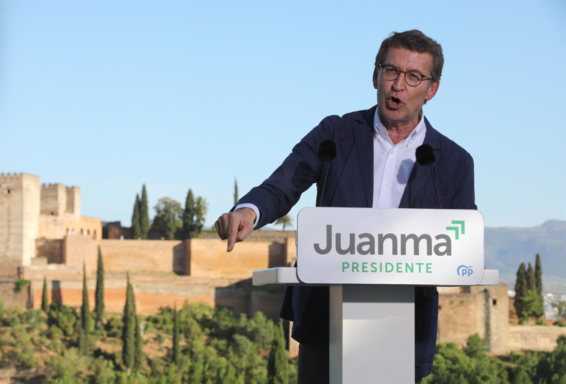 Finisterre se mete en campaña: del comentario viral de Feijóo al "tontopollas" del presidente del PSOE andaluz Finisterre se mete en campaña: del comentario viral de Feijóo al "tontopollas" del presidente del PSOE andaluz