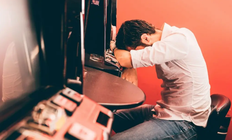 Policías locales vigilarán la ludopatía en Castellón Policías locales vigilarán la ludopatía en Castellón