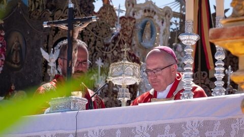 El obispo de Huelva, Santiago G&oacute;mez Sierra