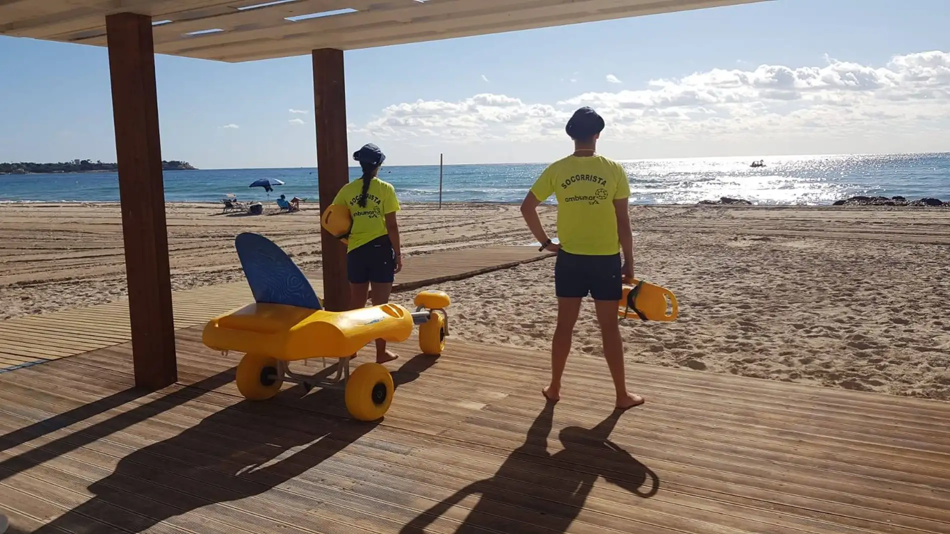 Orihuela inicia el servicio de salvamento y socorrismo en sus playas 