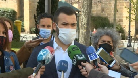 Luis Salaya asegura que la f&aacute;brica de bater&iacute;as de Navalmoral no se vincula a la mina de litio en Valdeflores