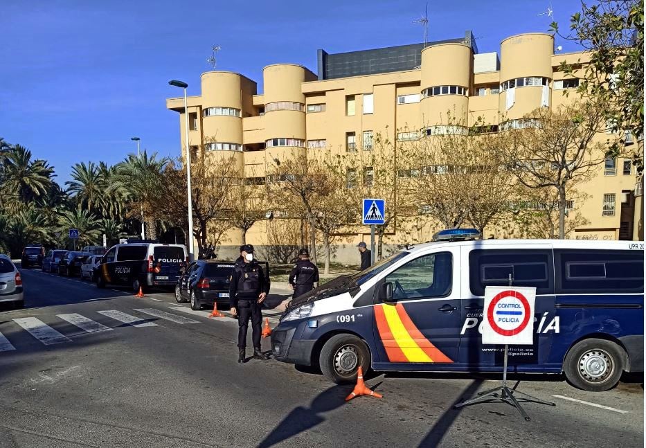 La Policía Nacional desmantela un narcopiso en el barrio Los Palmerales de Elche La Policía Nacional desmantela un narcopiso en el barrio Los Palmerales de Elche
