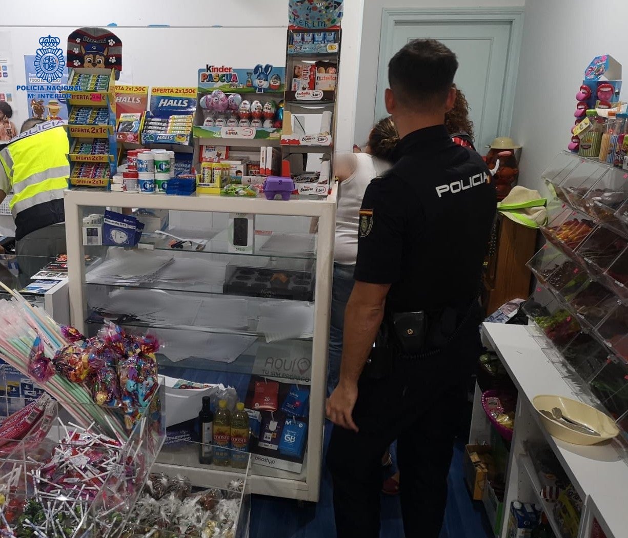 La Policía Nacional encuentra cocaína en una tienda de chuches de Ciutadella La Policía Nacional encuentra cocaína en una tienda de chuches de Ciutadella