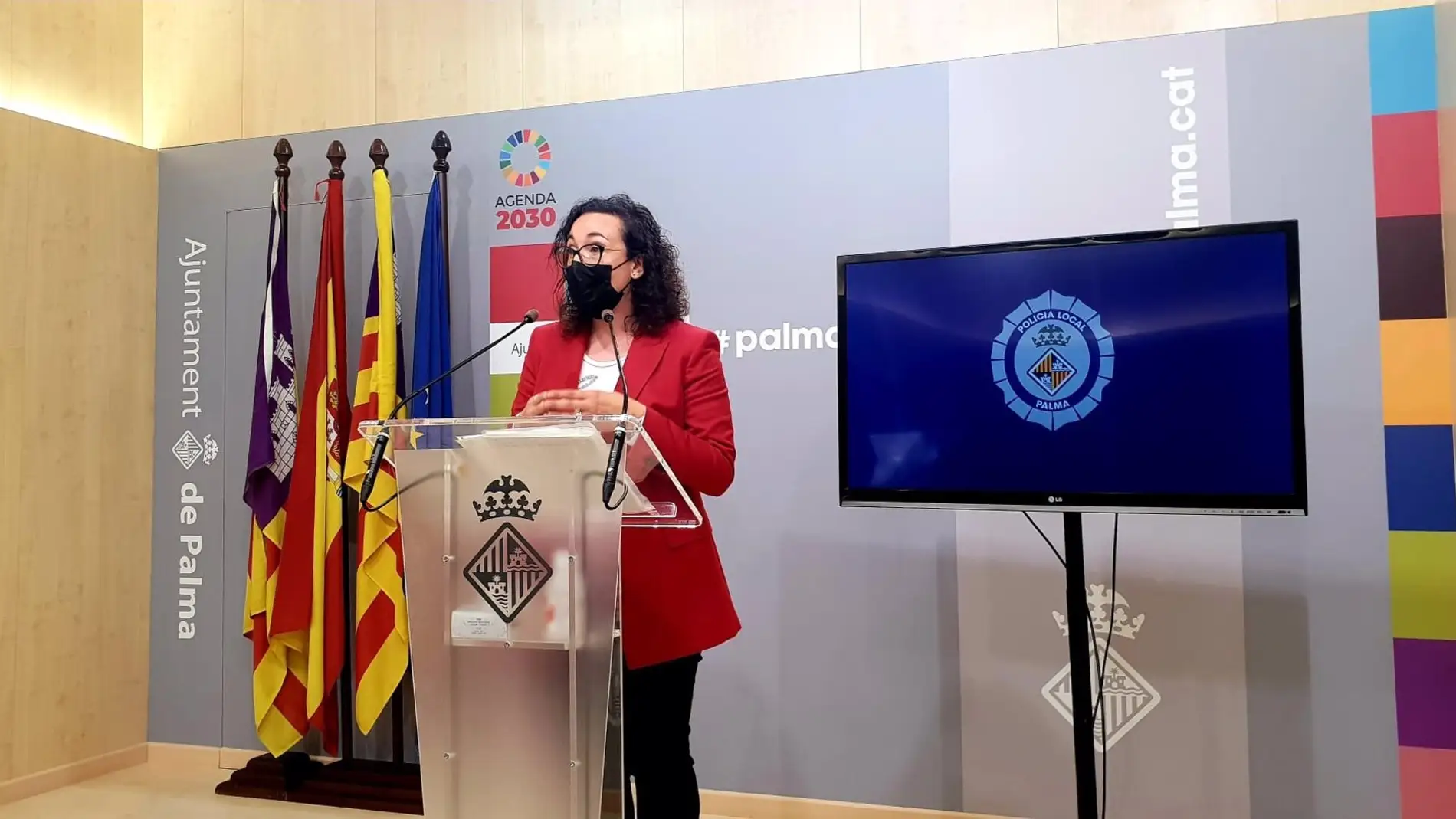 La regidora de Seguridad Ciudadana de Palma, Joana Maria Adrover, en rueda de prensa. 