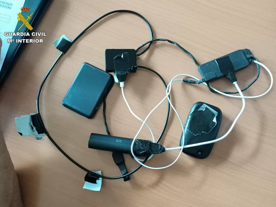 Sorprendido en Alicante un hombre mientras copiaba en el examen teórico del permiso de conducir Sorprendido en Alicante un hombre mientras copiaba en el examen teórico del permiso de conducir
