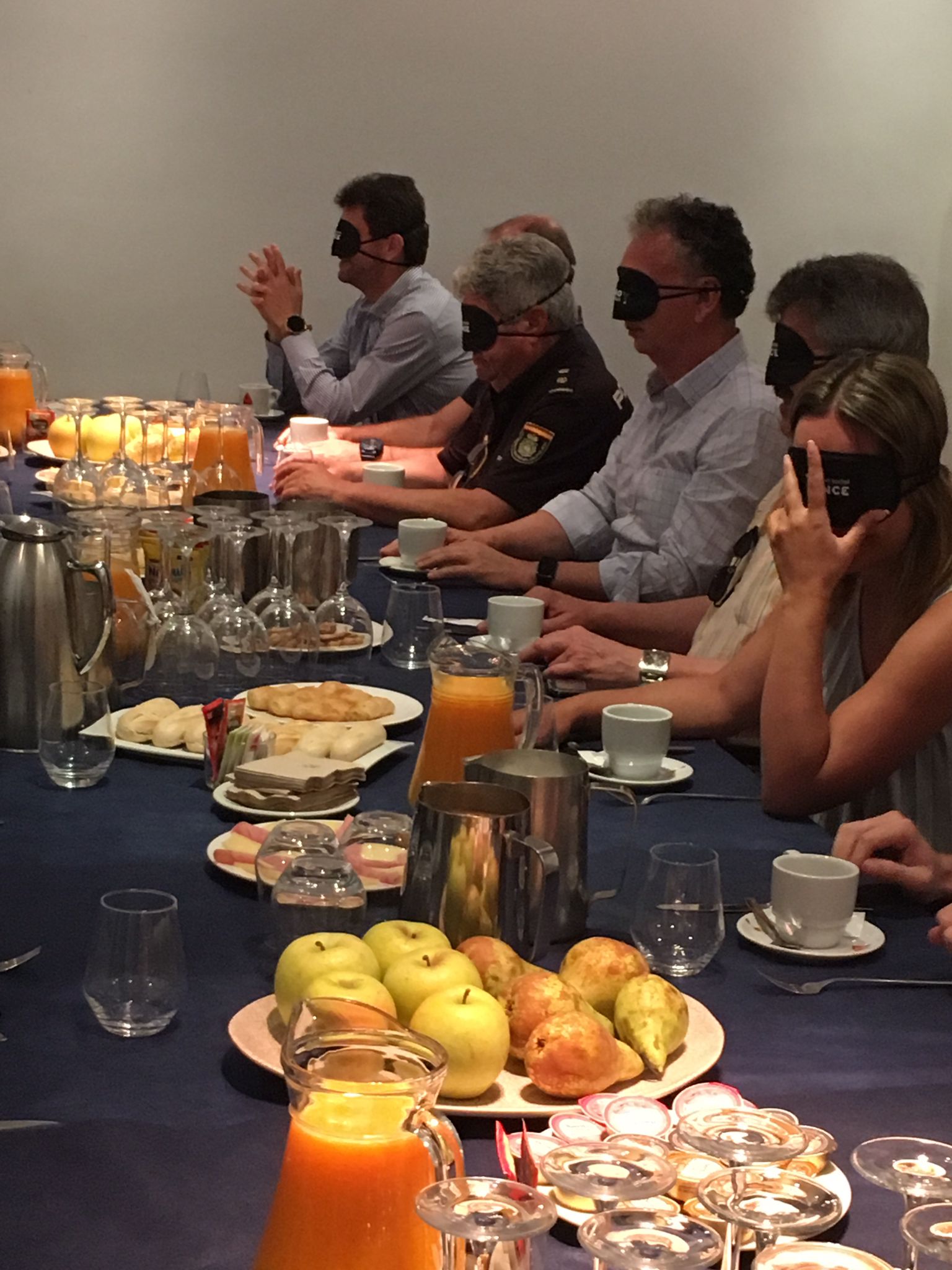 El Grupo Social la ONCE organiza un "Desayuno a Ciegas" en Don Benito para sensibilizar frente a las discapacidades visuales El Grupo Social la ONCE organiza un "Desayuno a Ciegas" en Don Benito para sensibilizar frente a las discapacidades visuales