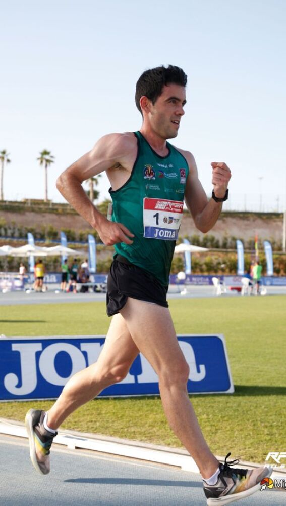 Diego Carrera fue primero en 5000 marcha