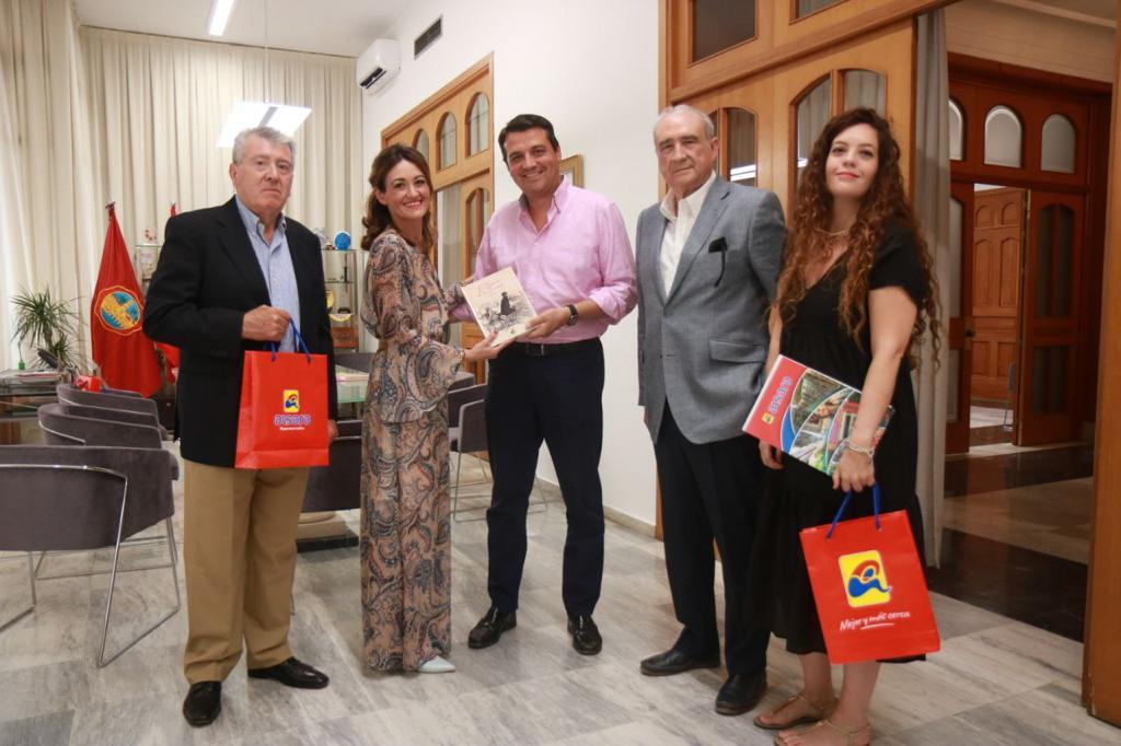 ALSARA presenta su libro “El comercio de la cercanía”. ALSARA presenta su libro “El comercio de la cercanía”.