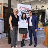 Lucía Reinaldo, del Colegio María Auxiliadora, de Fuengirola (Málaga) en la entrega de su Premio hoy en su centro educativo Lucía Reinaldo, del Colegio María Auxiliadora, de Fuengirola (Málaga) en la entrega de su Premio hoy en su centro educativo
