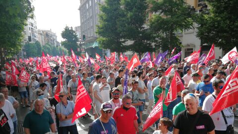 20.000 manifestantes, según los sindicatos, en el centro de la capital