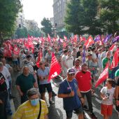 20.000 manifestantes, según los sindicatos, en el centro de la capital