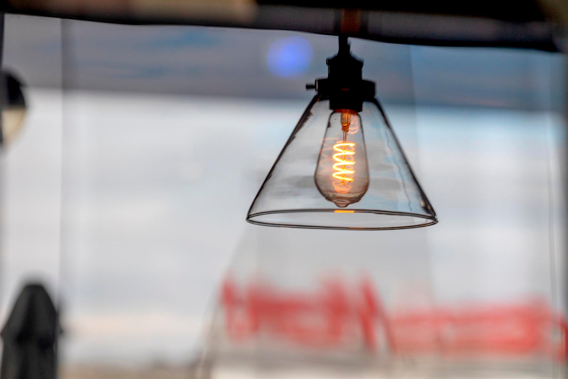 El tope del gas no frena el ascenso del precio de la luz: así se pagará este viernes El tope del gas no frena el ascenso del precio de la luz: así se pagará este viernes