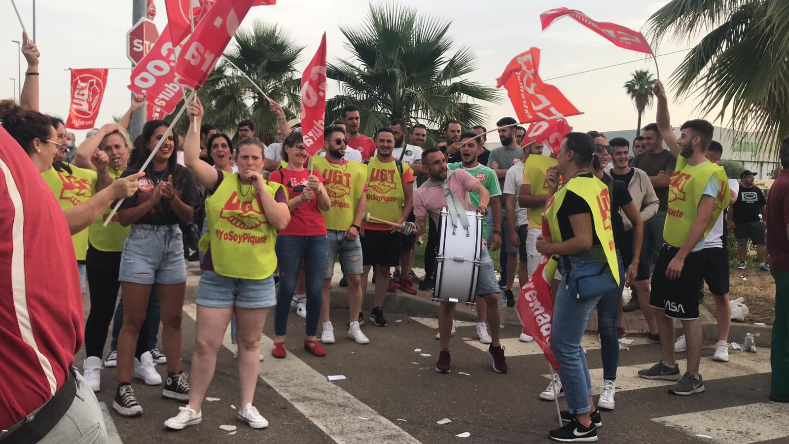 Se inicia la huelga en el campo con "un gran éxito" según los sindicatos y la patronal exige que se desconvoque para volver a negociar Se inicia la huelga en el campo con "un gran éxito" según los sindicatos y la patronal exige que se desconvoque para volver a negociar