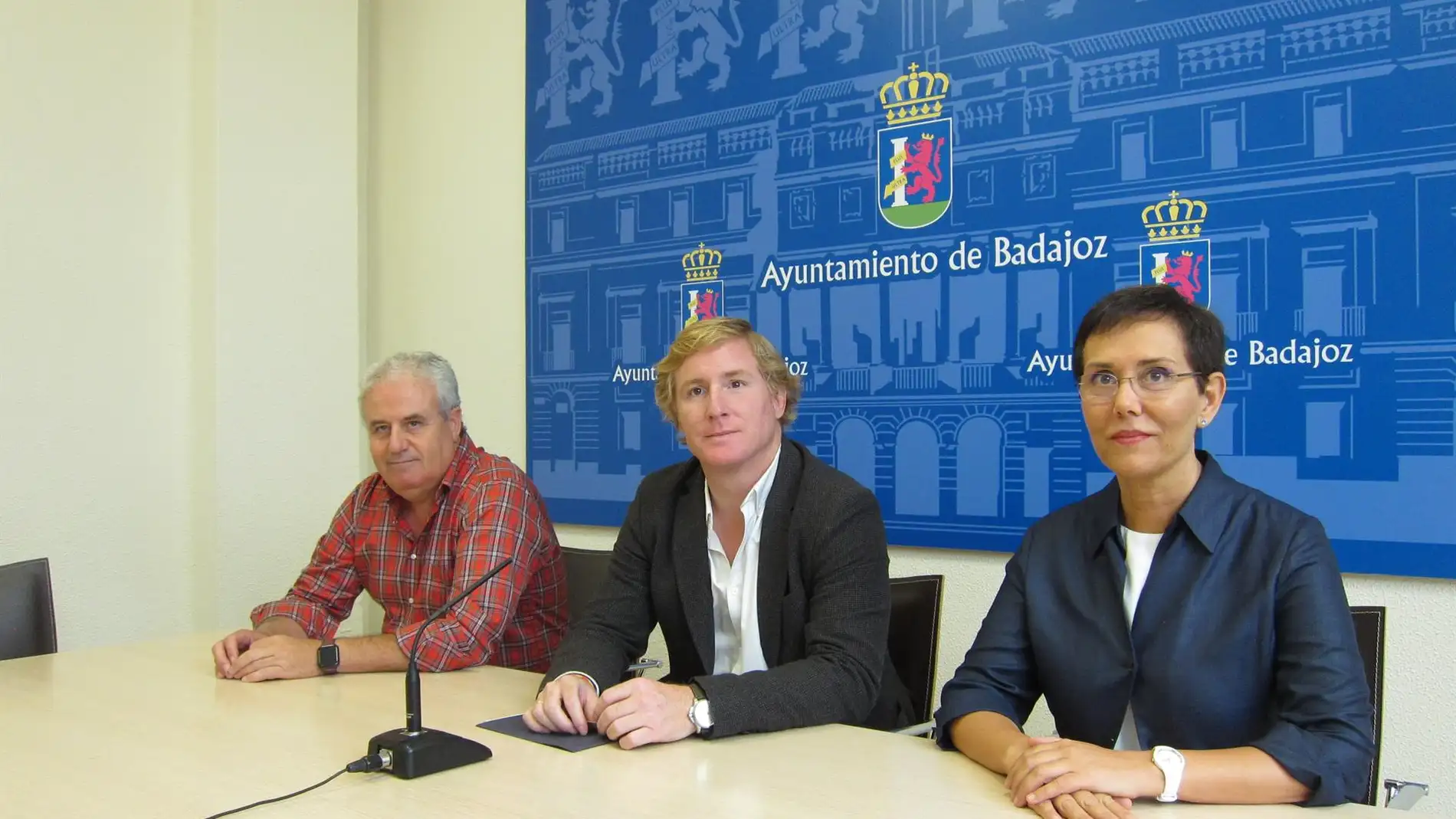 El Ayuntamiento de Badajoz y Aspolobba llegan a un acuerdo para la mejora salarial de la Policía Local