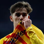Gavi renueva con el Barcelona hasta 2026