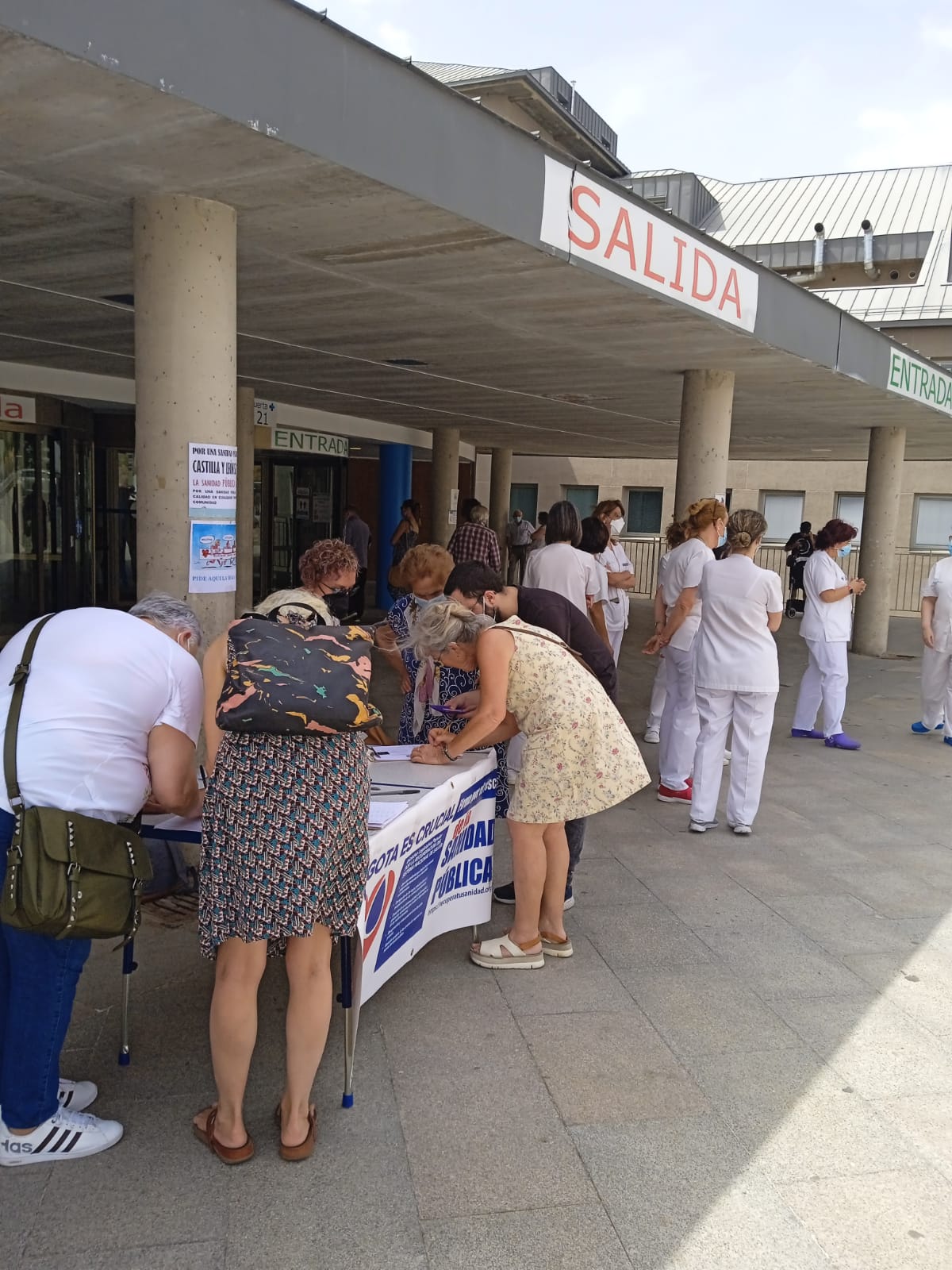 Recogida de firmas por la Sanidad Pública Recogida de firmas por la Sanidad Pública