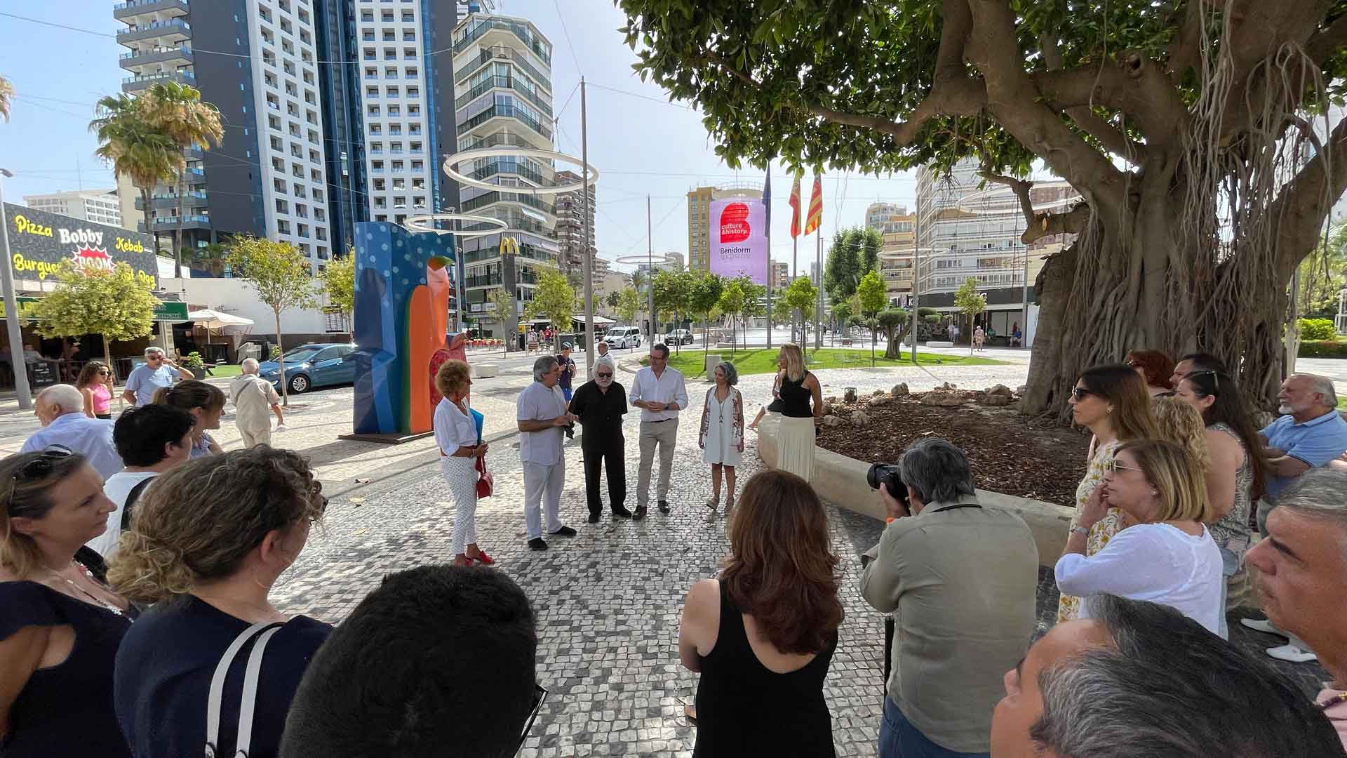 Cristóbal Gabarrón expone sus esculturas monumentales en Benidorm hasta enero Cristóbal Gabarrón expone sus esculturas monumentales en Benidorm hasta enero