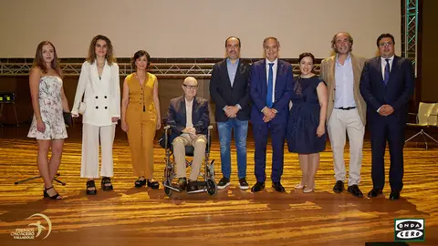 Onda Cero Valladolid reconoce al periodista Vicente Ballester con su Premio Especial Honorífico