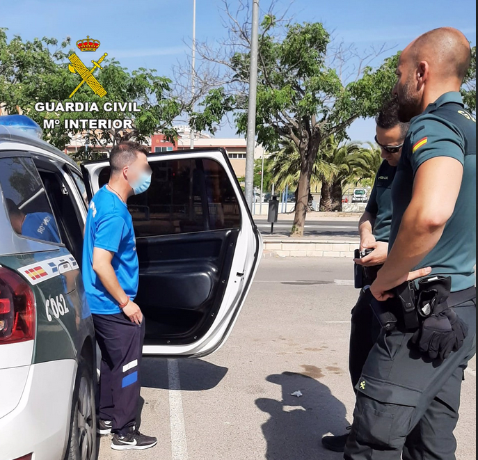La Guardia Civil detiene a un falso fisioterapeuta deportivo por abuso sexual a un menor de edad La Guardia Civil detiene a un falso fisioterapeuta deportivo por abuso sexual a un menor de edad