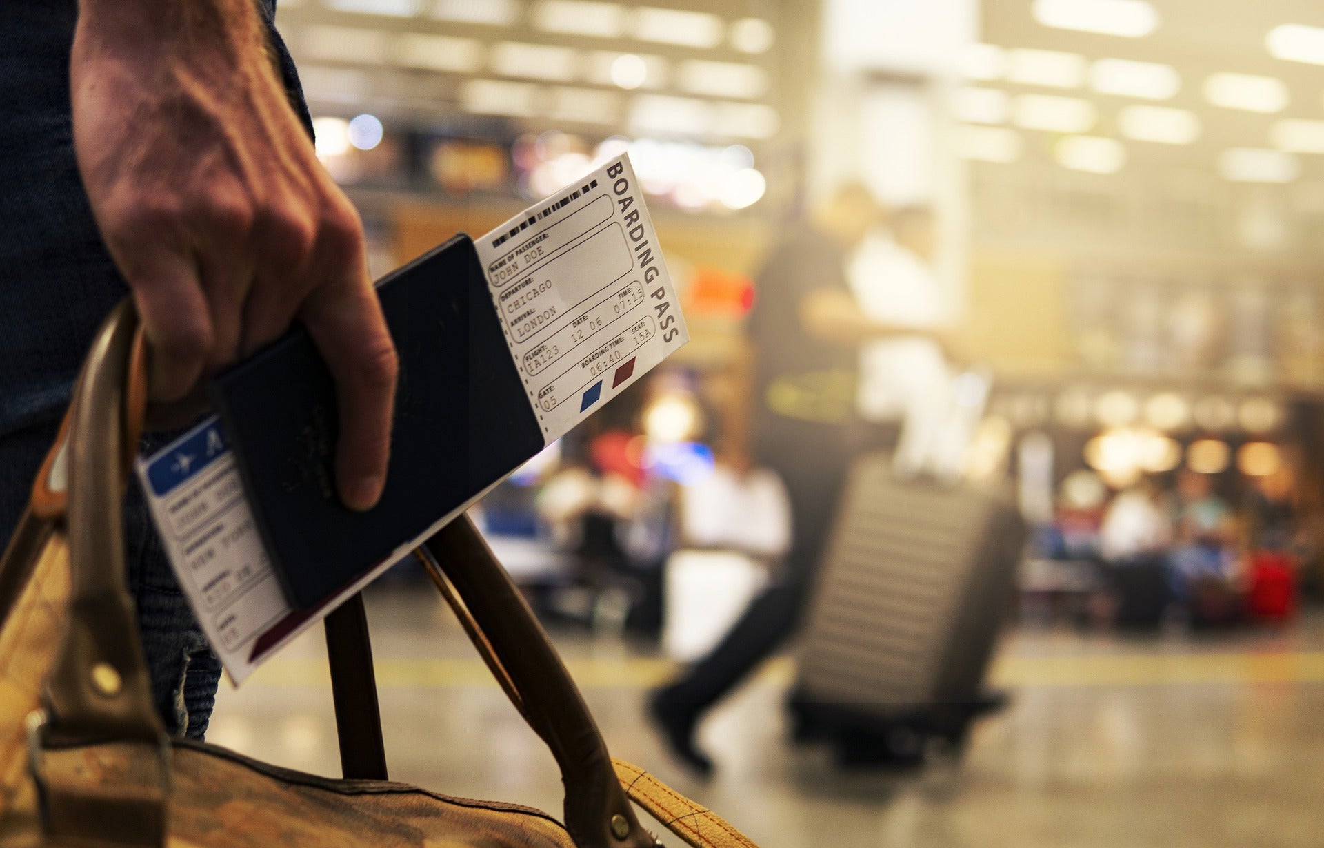 El límite de dinero en efectivo que puedes llevar al viajar en avión El límite de dinero en efectivo que puedes llevar al viajar en avión
