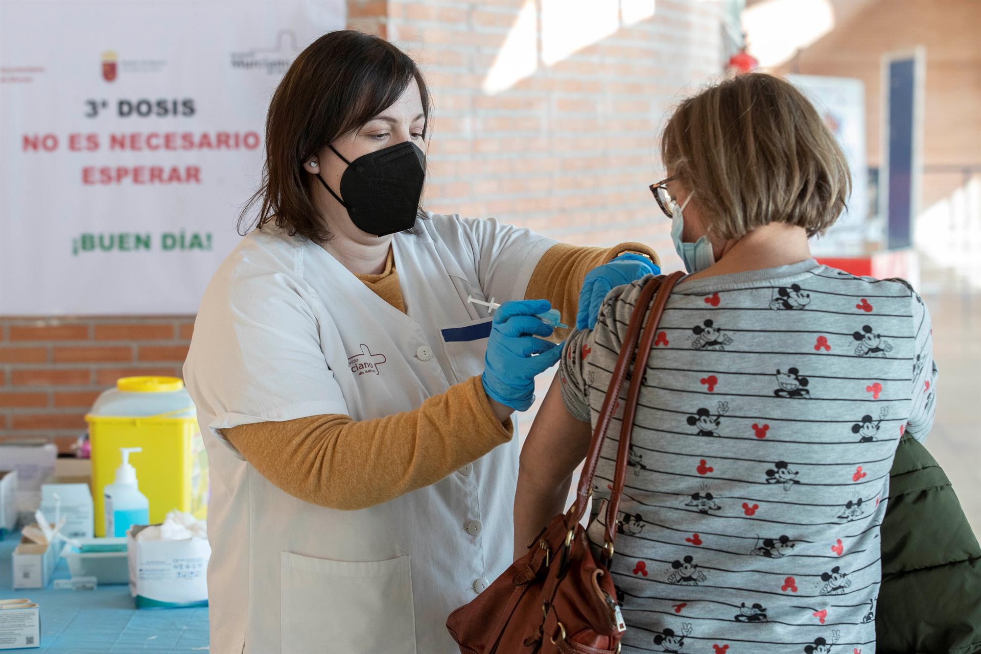 Nueva ola de contagios Covid: ¿cuándo tengo que vacunarme si doy positivo ahora? Nueva ola de contagios Covid: ¿cuándo tengo que vacunarme si doy positivo ahora?