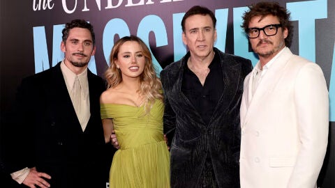 El actor Paco Le&oacute;n acompa&ntilde;a a Nicholas Cage en el estreno de 'El insoportable peso de un talento descomunal"