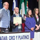 O Concello de Ourense recibe o premio “Escoba de platino”, máximo galardón estatal aos servizos de limpeza e recollida de lixo O Concello de Ourense recibe o premio “Escoba de platino”, máximo galardón estatal aos servizos de limpeza e recollida de lixo