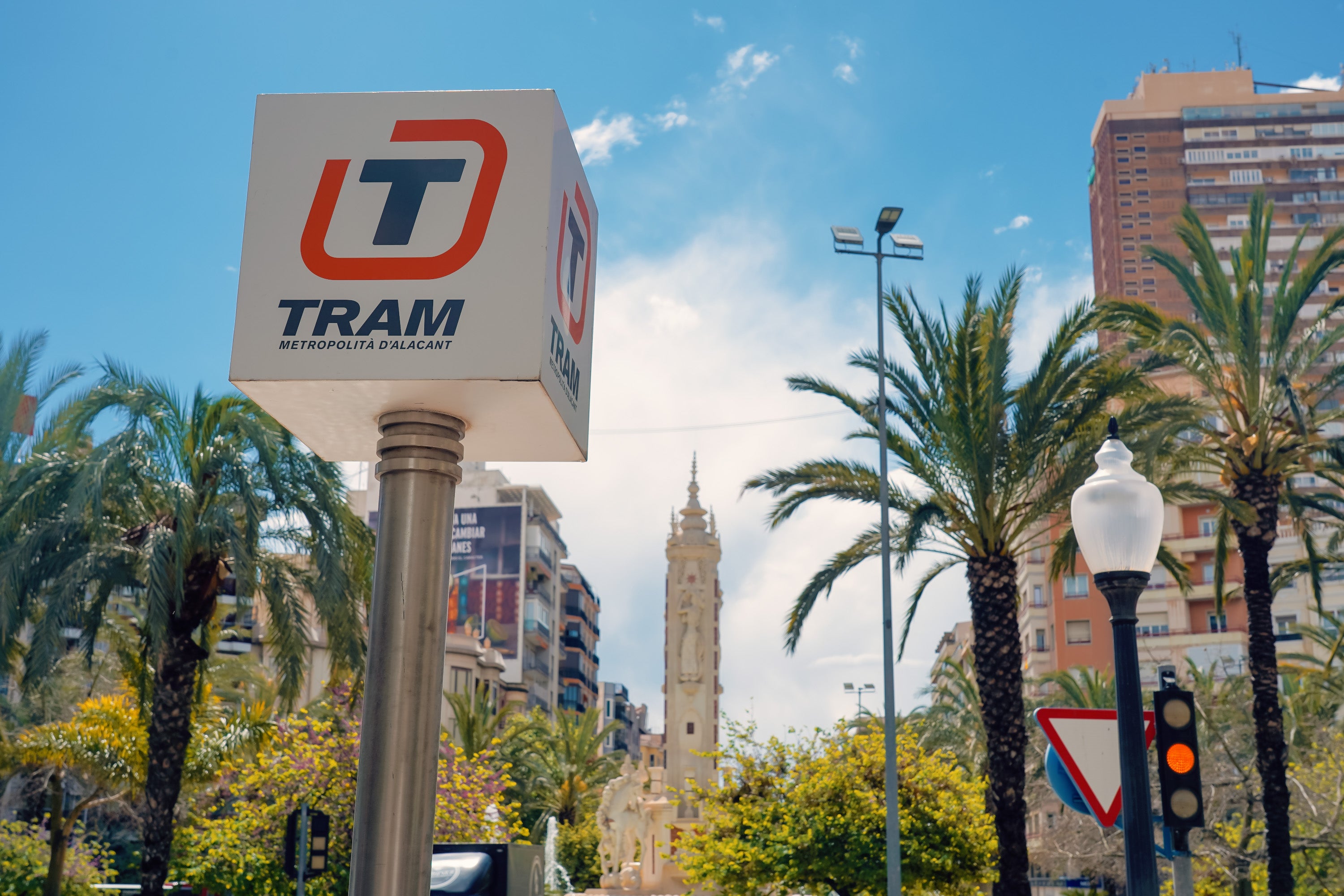 La Generalitat reduce las tarifas del TRAM d’Alacant hasta un 50 por ciento a partir de este viernes La Generalitat reduce las tarifas del TRAM d’Alacant hasta un 50 por ciento a partir de este viernes