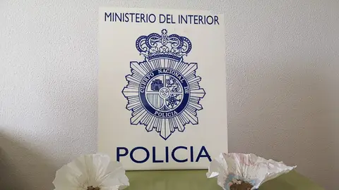 La Policía Nacional neutraliza en Elda un punto de venta de heroína en el barrio El Caliu.
