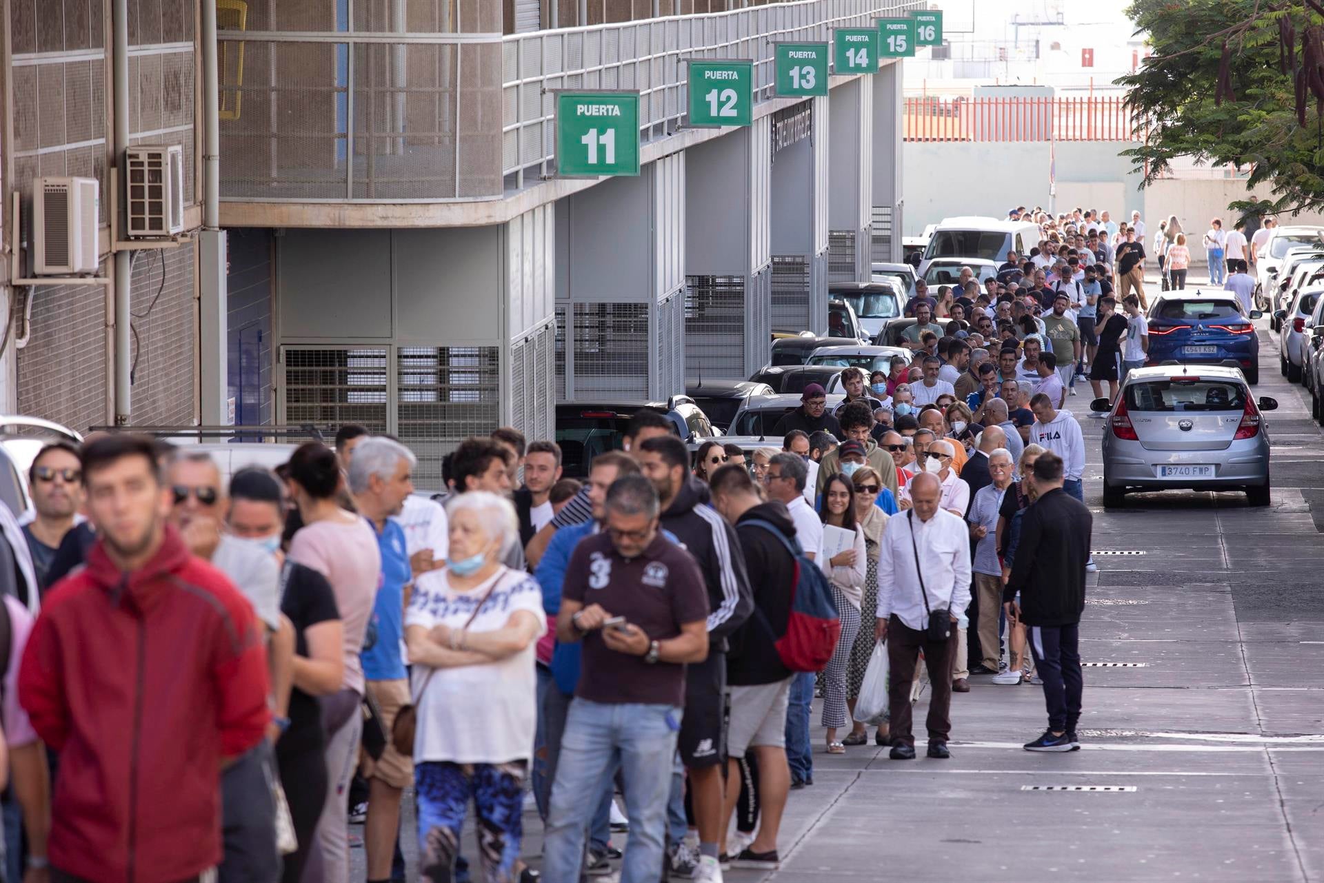 El alcalde de Tenerife: "Volver a Primera División es un sueño para la ciudad" El alcalde de Tenerife: "Volver a Primera División es un sueño para la ciudad"