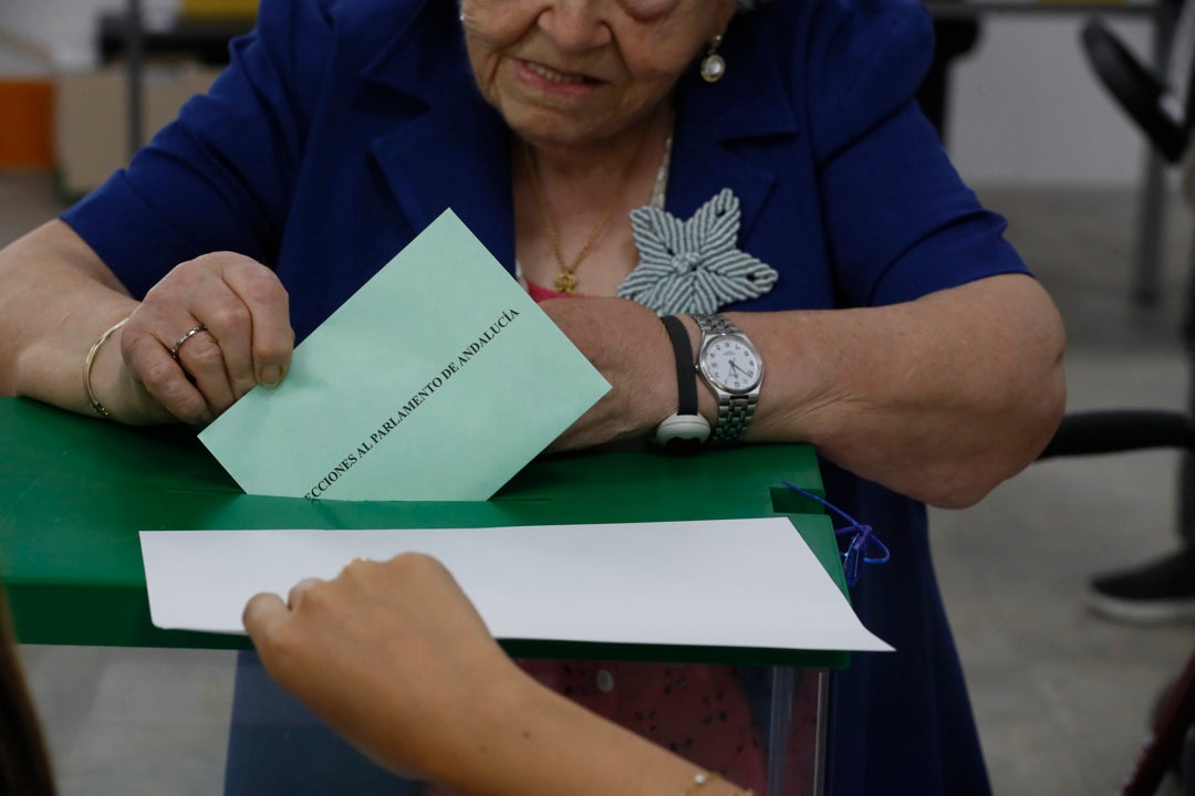 La participación a las 14:00 en las elecciones de Andalucía supera la de 2018 La participación a las 14:00 en las elecciones de Andalucía supera la de 2018