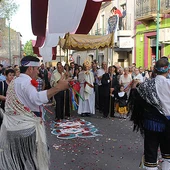 Procesión del Corpus con los danzantes en Porzuna Procesión del Corpus con los danzantes en Porzuna