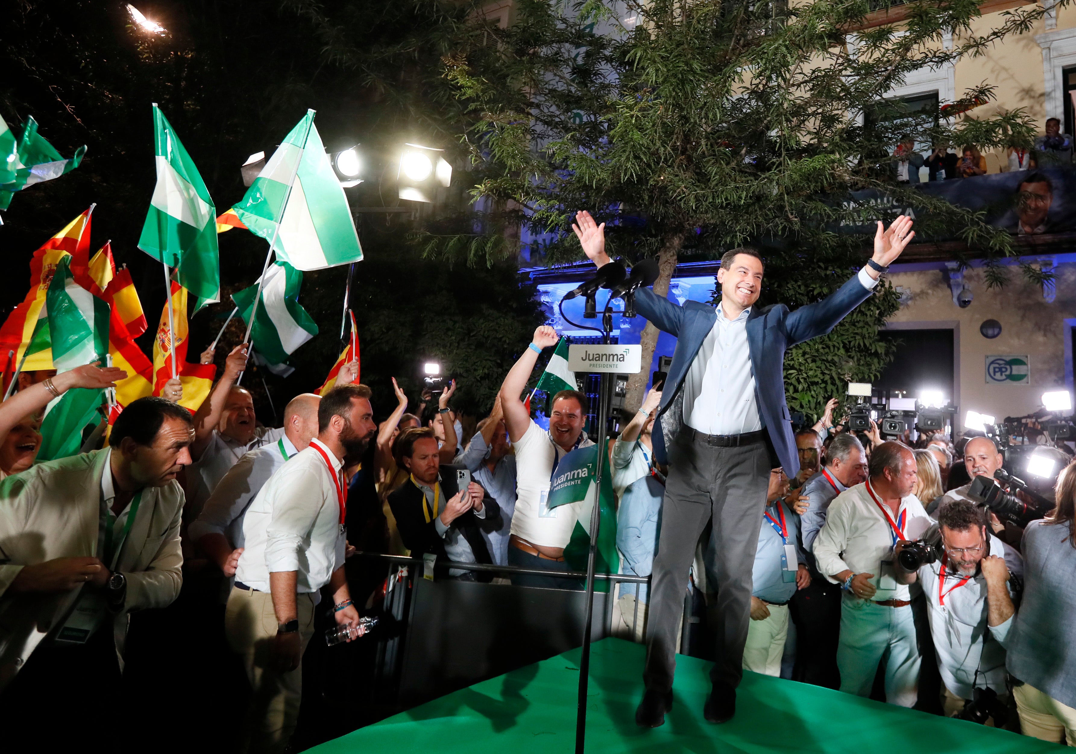 Mayoría absoluta histórica del PP: Juanma Moreno gobernará sin ataduras Mayoría absoluta histórica del PP: Juanma Moreno gobernará sin ataduras