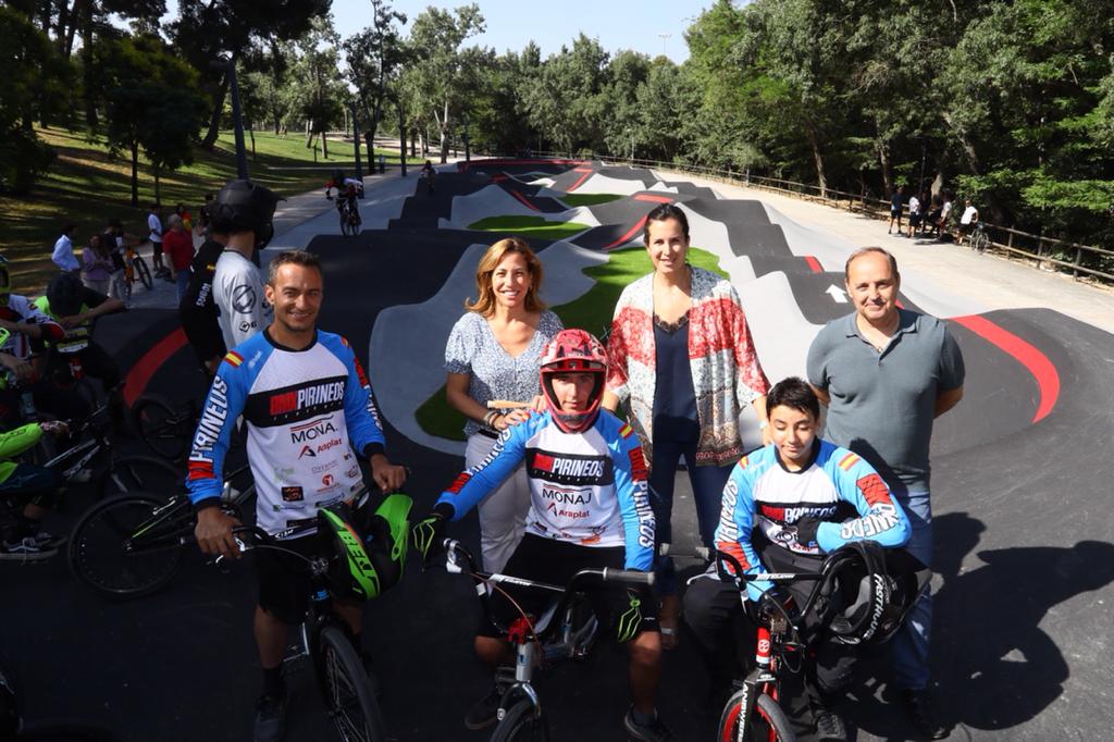 Nuevo circuito para saltos y acrobacias sobre ruedas Nuevo circuito para saltos y acrobacias sobre ruedas