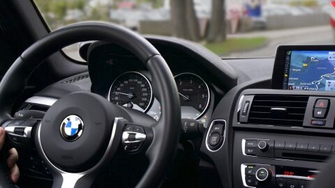 Imagen de archivo del interior de un coche/ Pixabay